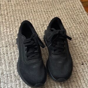 ALO Yoga Black Athletic Shoes Sleek Design